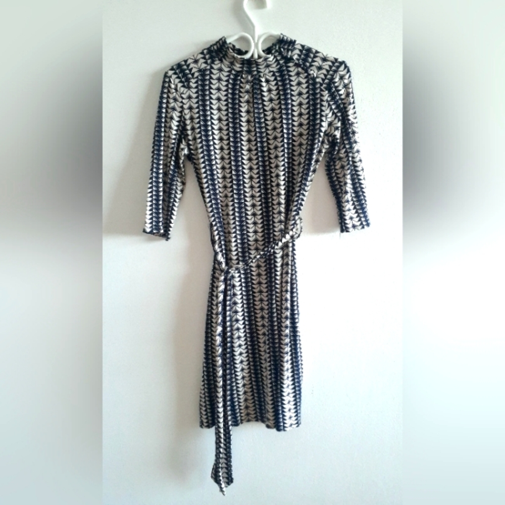 Retro style dress with geometric print